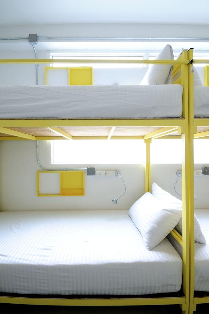 Jellybean Ezy Hostel Sathorn Bangkok Exteriör bild